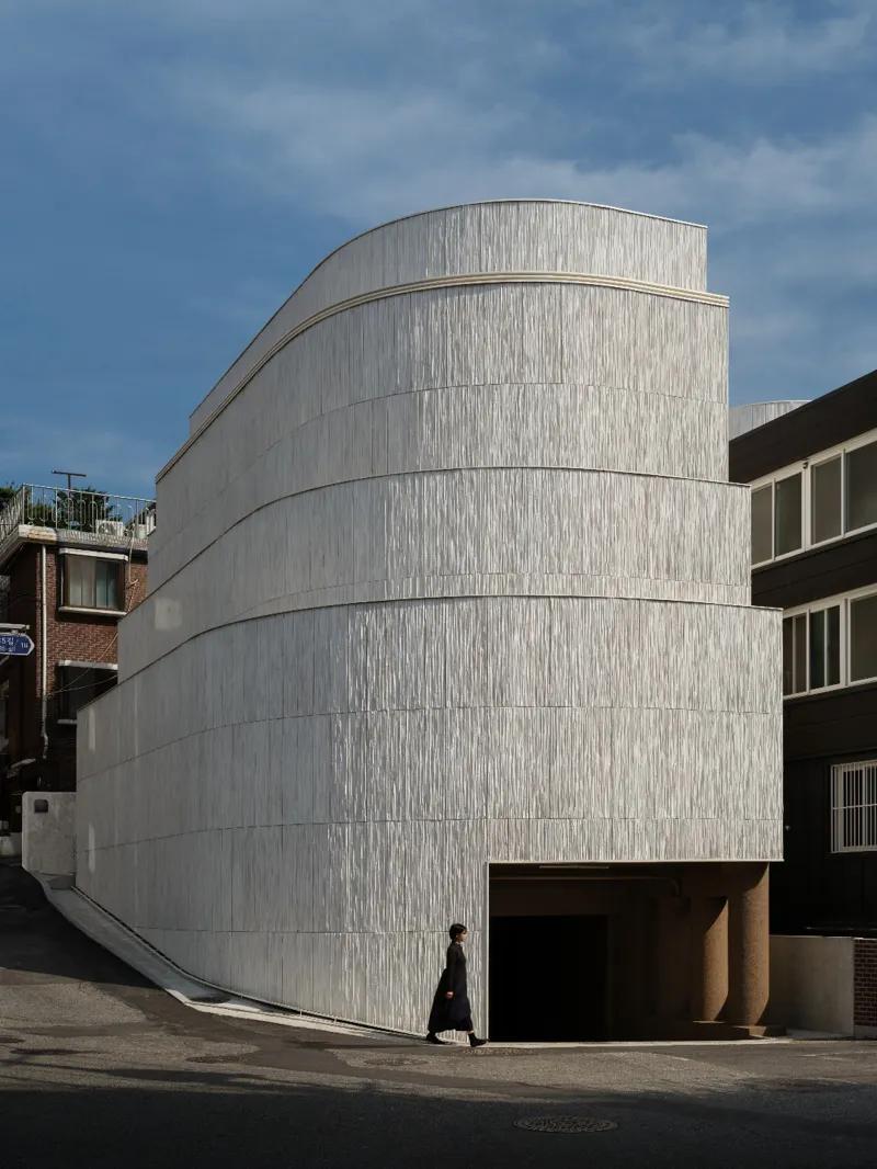 경리단길에서 그래픽노블 한 잔: 그래픽