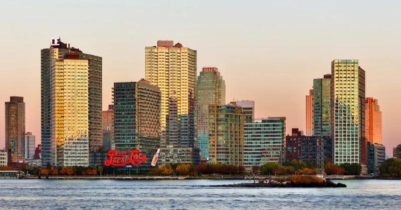 롱아일랜드시티 르네상스의 주역, 락로즈와 TF코너스톤