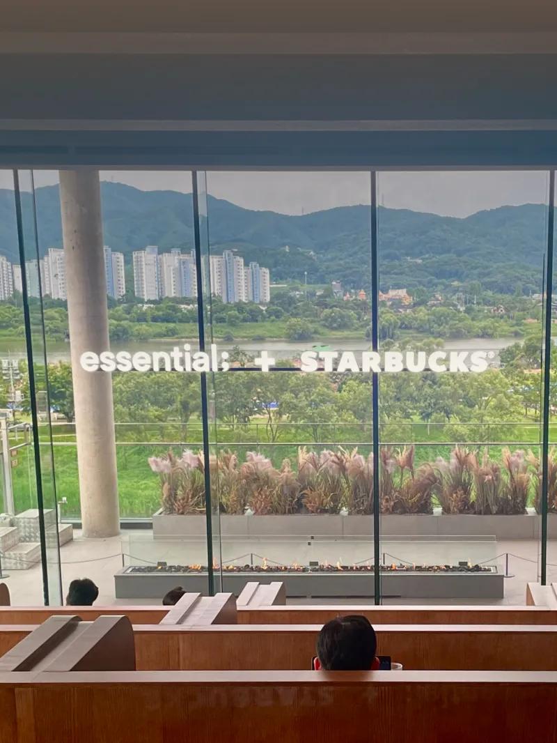 [리치라운지 자산답사기] 오감을 만족시키는 스타벅스 더양평DT