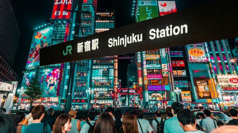 손에 닿는 비일상적 즐거움을 위한 동네, 신주쿠 