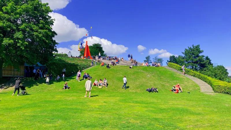 루이지애나 현대미술관: 교외의 미술관에서 도시의 미래를 설계하다.