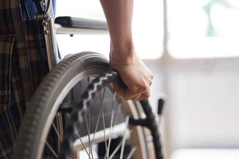 의무화된 베리어프리 키오스크 도입과 주차장 업계의 과제