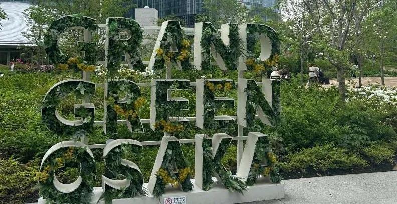 그린(Green)이 가득한 도시로 변신중인 오사카의 상징적인 장면들