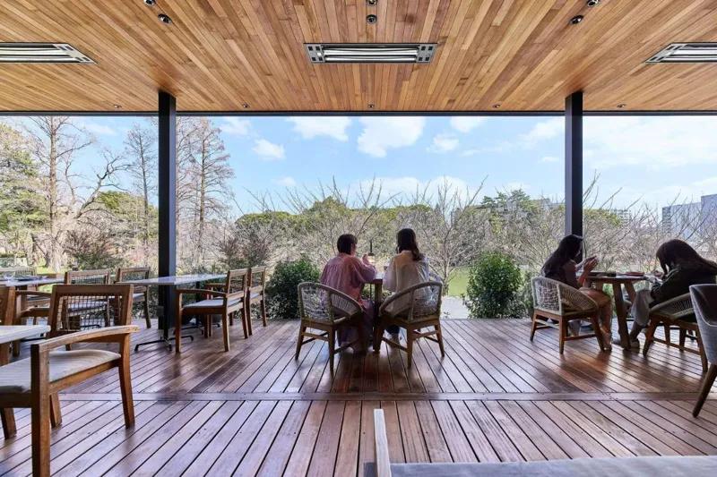 오사카의 녹지 가득한 공원 속 레스토랑, 버드 트리 