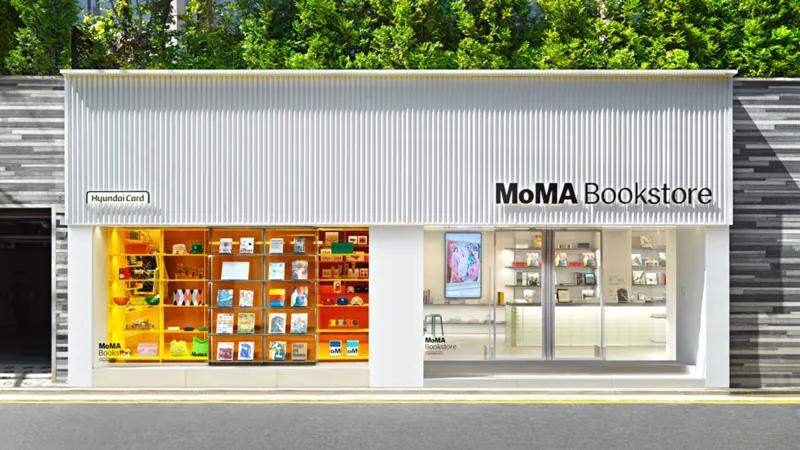 세계 최초의 'MoMA Bookstore'는 왜 도산공원 앞에 자리 잡았을까?