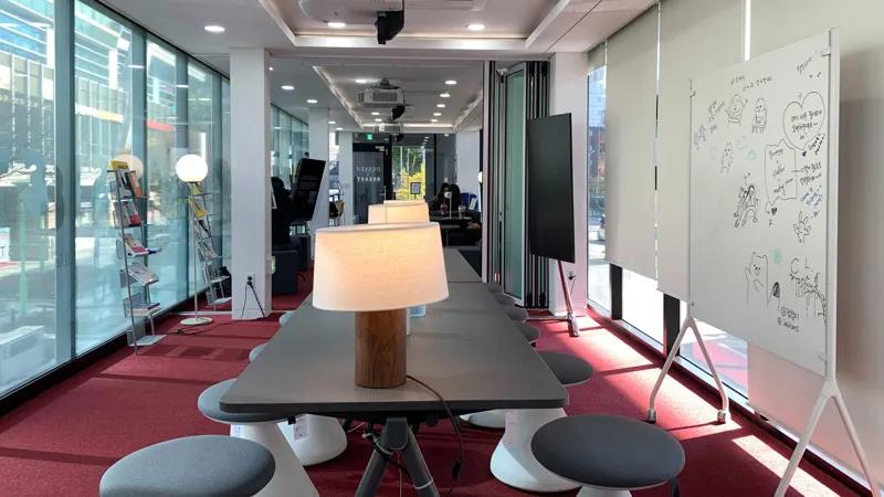 성수에 공공 커뮤니티 거점을 함께 만드는 브랜드, 데스커