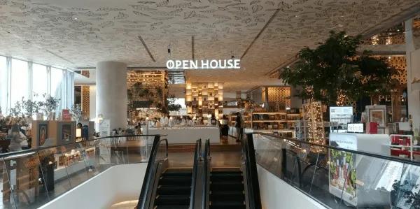 서점에서 코리빙 공간으로