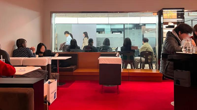 뜻밖의 찻집, 한국프레스센터의 아케이드 토오베