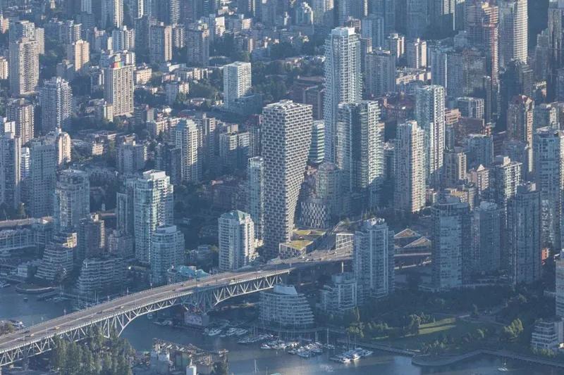 제약을 해석하고 그 안에서 기회를 찾는 건축