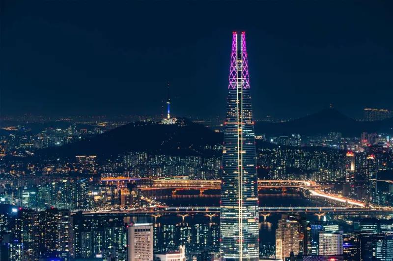 비상경영 선언한 롯데그룹의 '롯데월드타워'가 쓴 서울 스카이 라인의 새 역사